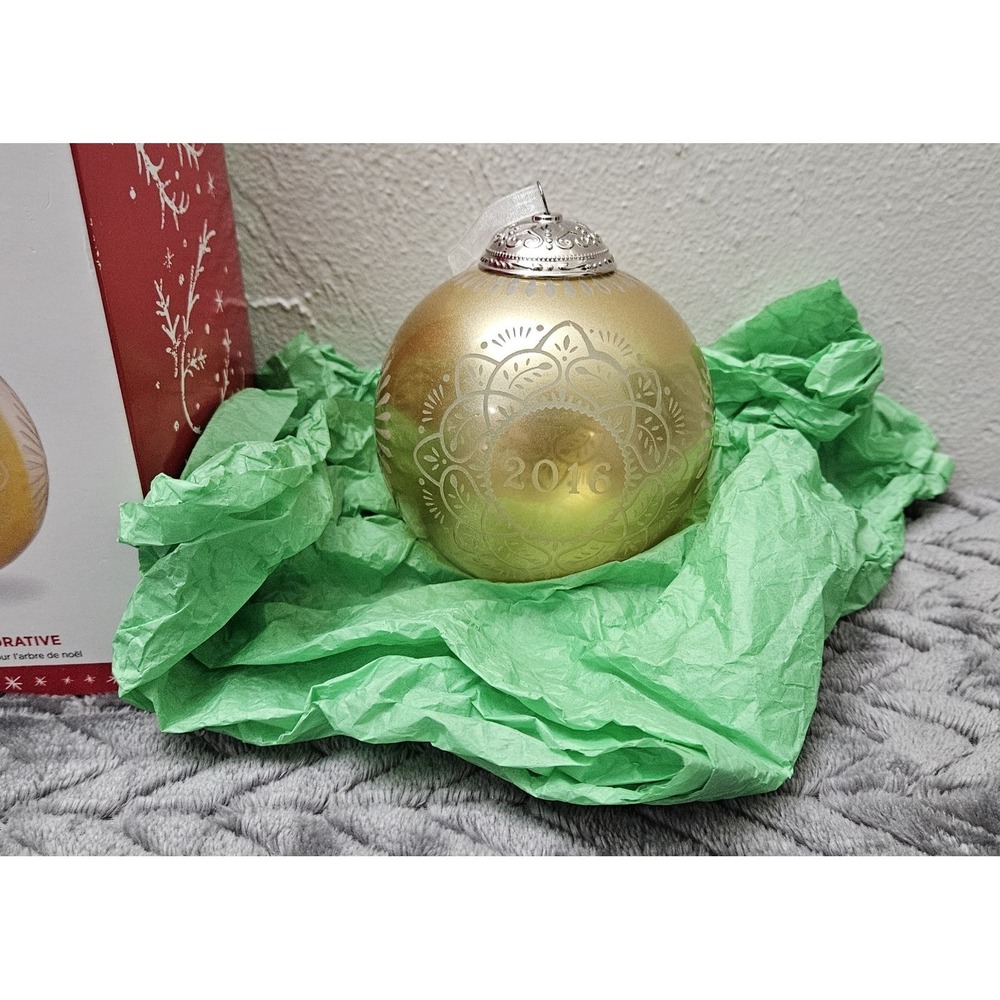 Hallmark 2016 Christmas Commemorative Gold‎ Glass Bulb Ornament Keepsake